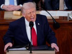 Trump accusa i democratici di essere “pazzi” dopo che si sono rifiutati di sostenere il divieto di riassegnazione di genere tra gli adolescenti