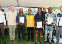 Gli agricoltori giamaicani riceveranno sostegno attraverso un programma di sovvenzioni paritario sostenuto da CDB