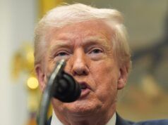 Trump grazia cinque ex giocatori della NFL: NPR