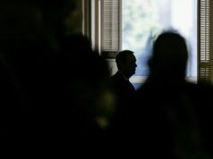 I legislatori della California cercano di spiegare le lettere di lobbying