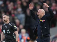 La scioccante decisione tattica di Arne Slot mentre il Liverpool è un sonnambulo verso lo scarso pareggio degli Spurs