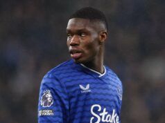 La stella dell’Everton afferma che “i suoi amici sono stati aggrediti all’Arsenal” mentre venivano avviate le indagini della polizia