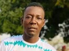 Il calciatore muore dopo essere “crollato durante un calcio di punizione”, conferma sconsolato l’allenatore