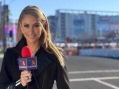 La splendida modella ha dato un calcio di karate nelle palle al calciatore arrapato durante l’intervista