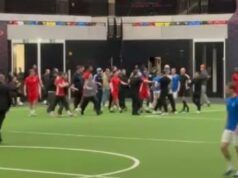 Partita della Baller League UK interrotta dopo che il campo è stato invaso da scene violente mentre i fuochi d’artificio esplodono