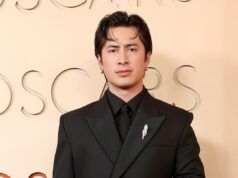 Hudson Williams, la fidanzata Caitlin Rose Larson debutta sul tappeto rosso