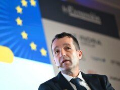 Escribano resiste all’ultimatum di Moncloa e lascia la sua continuità su Indra nelle mani del consiglio.