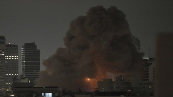 1774164526_684fde106c4d8-ledakan-akibat-serangan-rudal-iran-di-pusat-kota-tel-aviv-israel_1265_711.jpg