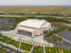 AJ Greer ha sospeso tre partite per un colpo pericoloso su Connor Zary