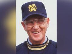 Il leggendario allenatore e commentatore di football Lou Holtz è morto all’età di 89 anni