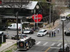 La polizia di Austin rilascia le chiamate ai servizi di emergenza e il video della sparatoria di massa mentre gli investigatori indagano su un possibile collegamento con il terrorismo