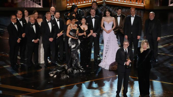 18719380_031526-cc-ap-oscars-battle-acceptance-img.jpg