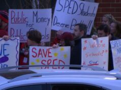 Gli insegnanti della contea di Wake escono per protestare contro i 18 milioni di dollari destinati ai tagli all’istruzione speciale proposti
