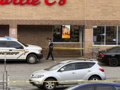 L’uomo è stato trovato colpito fuori dal centro commerciale della contea di Durham