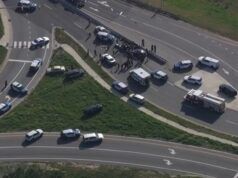 Una rapina in banca porta a un incidente stradale con più auto su Jones Sausage Road