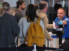 I tempi di attesa in alcuni colli di bottiglia aeroportuali si sono ridotti poiché la TSA afferma che i lavoratori vengono pagati