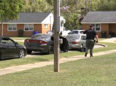 La polizia avvia un’indagine dopo che tre persone sono state uccise a Clinton