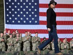 Notizie da Kid Rock: l’esercito indaga sul passaggio di un elicottero Apache vicino alla casa di Nashville del sostenitore di Trump