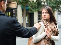 Una donna condivide i sorprendenti benefici dell’essere “brutta” mentre viaggia