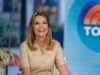 Savannah Guthrie è tornata nello studio TODAY, confermando il suo ritorno a The Event