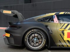 Alla guida dell’auto da corsa Porsche da $ 375.000 che ha debuttato come DLC da $ 12 su iRacing