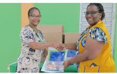 Il Dominica Lions Club sostiene l’educazione dei giovani con materiali donati