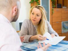 Coppia resta a casa, mamma: non è pronta per il “cambiamento”