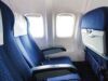 Il passeggero dell’aereo cerca di prendere il posto vicino al finestrino finché il suo compagno non “scatta”