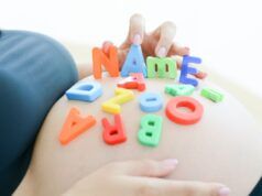 La coppia è entusiasta di dare un nome al nuovo bambino, finché il marito non fa un ‘180’