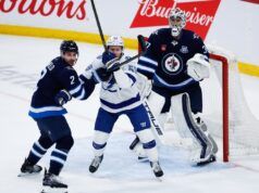 I Jets superano Lightning mentre Connor Hellebuyck sconfigge Andrei Vasilevskiy