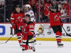 Riepilogo NHL: i Devils sconfiggono i Rangers grazie alla tripletta di Jack Hughes