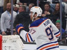 Connor McDavid raggiunge i numeri 400 e 401 mentre gli Oilers abbattono Mammoth