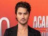 Chase Stokes capelli corti e barba sul red carpet