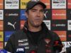 Notizie AFL 2026, video della conferenza stampa dell’allenatore degli Essendon Bombers Brad Scott prima della partita dei Kangaroos, consigli di Jimmy Bartel