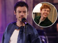 Harry Styles bacia Ben Marshall di SNL per le sue affermazioni “queerbaiting”.