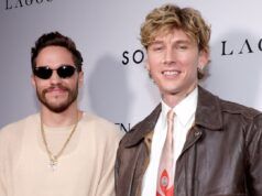 Pete Davidson rappa sul palco del concerto di Machine Gun Kelly