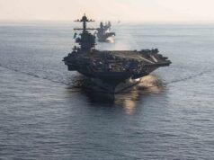 Durante la guerra in Iran è scoppiato l’incendio della più grande portaerei degli Stati Uniti: due membri del personale sono rimasti feriti