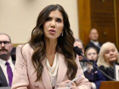 Ecco la dichiarazione di Kristi Noem, accusata di aver dormito con i suoi subordinati e licenziata dal governo Trump: