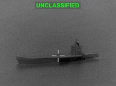 Attacco aereo americano colpisce la portaerei iraniana Shahid Bagheri