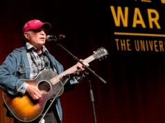 ‘Country’ Joe McDonald, rock star degli anni ’60, orgogliosa icona della controcultura della protesta, è morto a 84 anni