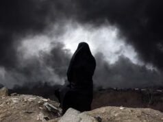 Pioggia nera che cade in Iran dopo gli attacchi israeliani, gli scienziati avvertono di gravi effetti sulla salute