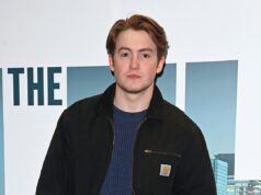 Kit Connor di Heartstopper sembra irriconoscibile con barba e capelli lunghi