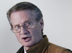 Tim Burchett vuole che il nome di Cesar Chavez venga cancellato dalla nave