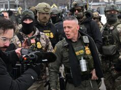 Bovino della polizia di frontiera è fatto esplodere alla Casa Bianca, dopo che gli agenti del CBP erano usciti