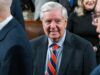 Lindsey Graham avvistata a Disney World durante la pausa congressuale