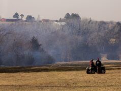 Gli incendi del Nebraska diventano mortali mentre le dimensioni travolgono i vigili del fuoco