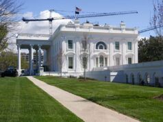 Trump mostra i nuovi rendering della sala da ballo dell’ala est sotto esame: cosa sapere