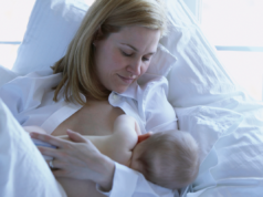 Il nuovo disegno di legge esenterebbe gli americani che allattano al seno dal dovere di giuria