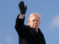 Gli indici di approvazione di Trump hanno toccato nuovi minimi storici su due questioni chiave