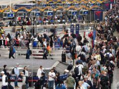 Uno sguardo al caos negli aeroporti degli Stati Uniti durante le chiusure governative: foto